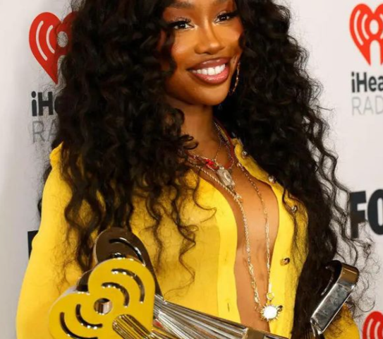 How Old is SZA